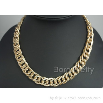 Extravagant Curb Chain Necklace Twist Designed Necklace